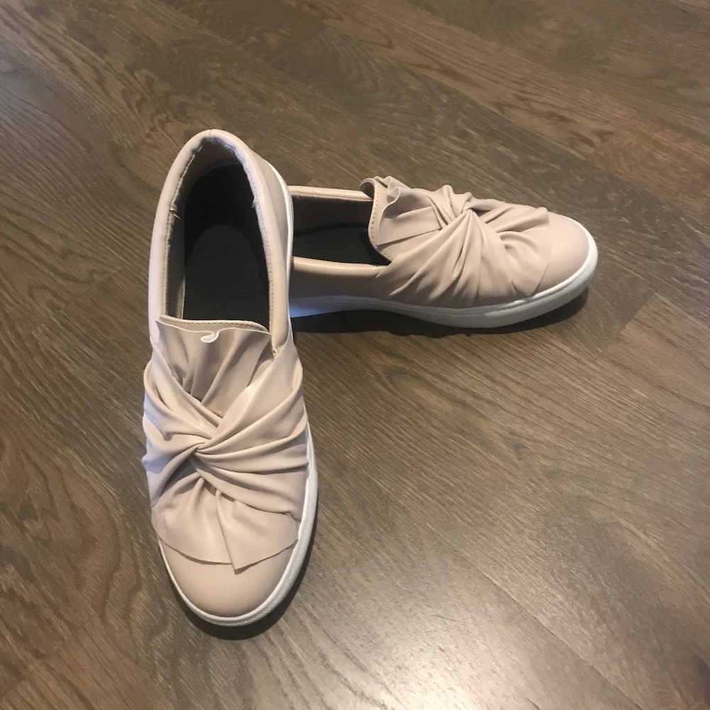 MIA Zori Slip-on Sneaker EUC
